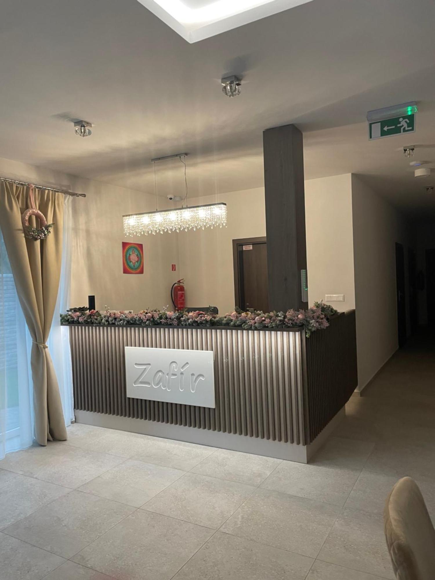 Zafir Hotel Dunajska Streda Exterior photo